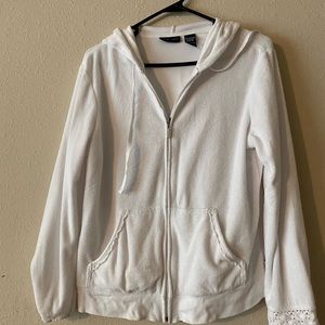 White hoodie and sweat pants combo